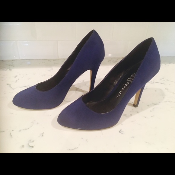 Rock & Republic Shoes - Rock & Republic royal blue pumps